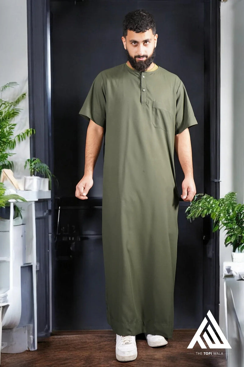 Discover effortless style with TheTopiWala’s Short Sleeves Dark Green Thobe - TTW/D23 – A breathable and versatile jubbah for Ramadan nights, Jummah prayers, and Eid celebrations.