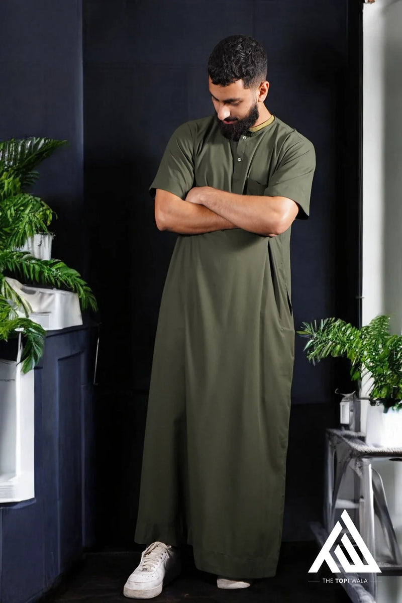 Versatile short-sleeved men's thobe in dark green, ideal for prayer, work, or special occasions. Stylish and practical Islamic wear. Making Sunnah Affordable—visit TheTopiWala.com and shop now.